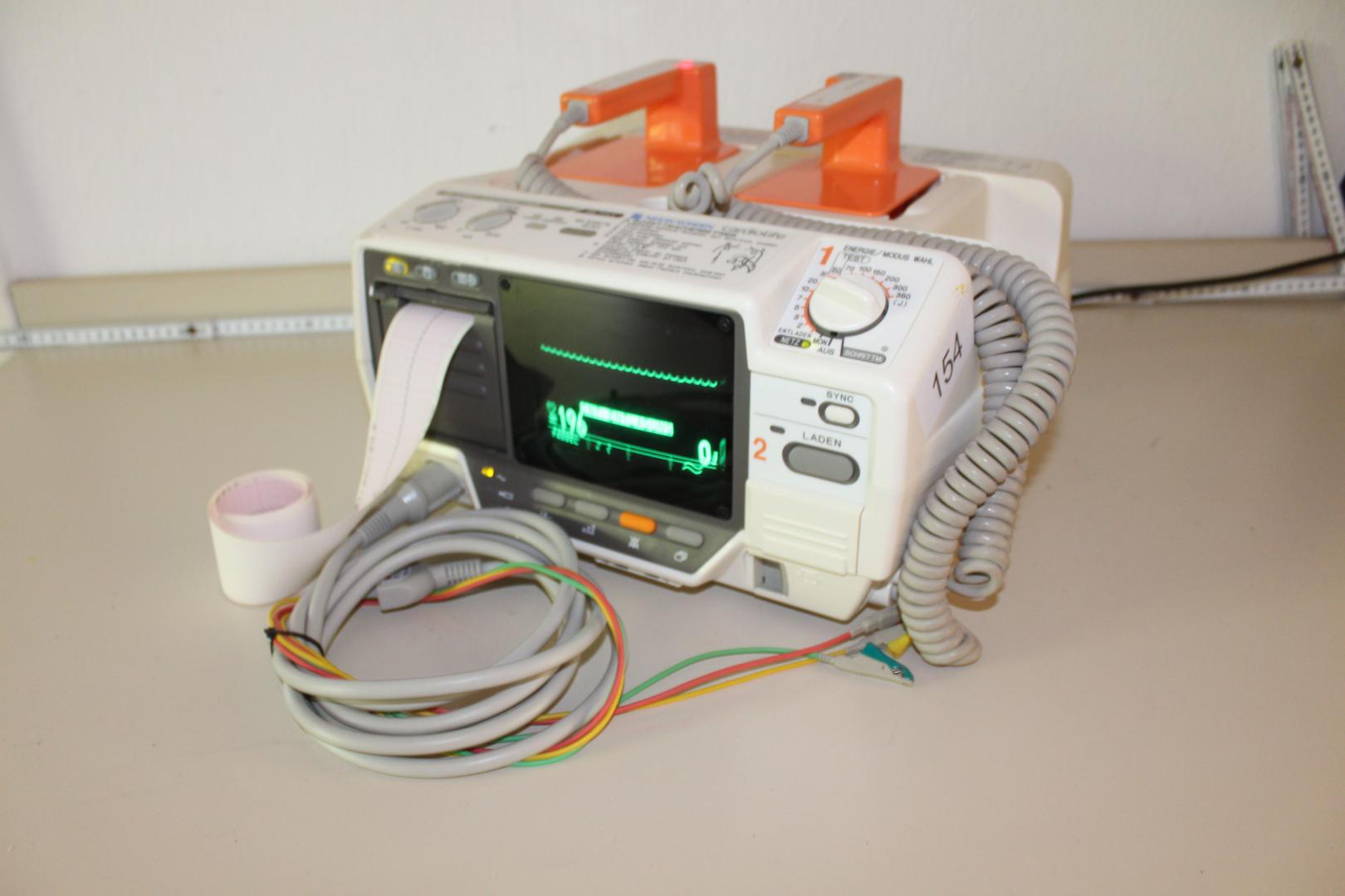 Defibrillator Cardiolife TEC 7531 G von Nihon Khoden www.refurmed.de